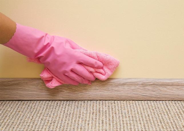 hvordan rengjøre vegger gul eggeskall malt vegg blir rengjort