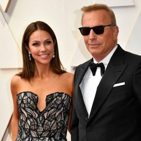 kevin costner og hans kone på 94. Oscar