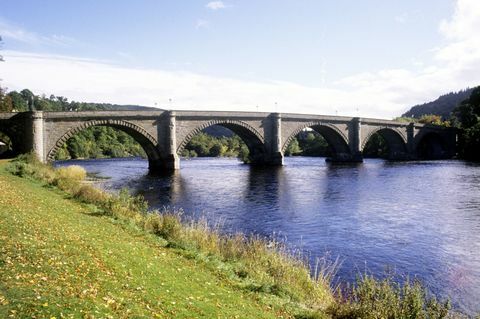 Dunkels elv tåler Perthshire, landskapet går i stykker