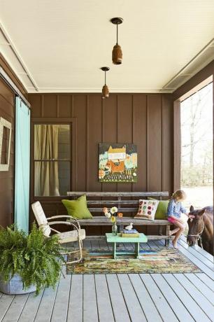 brun farge veranda