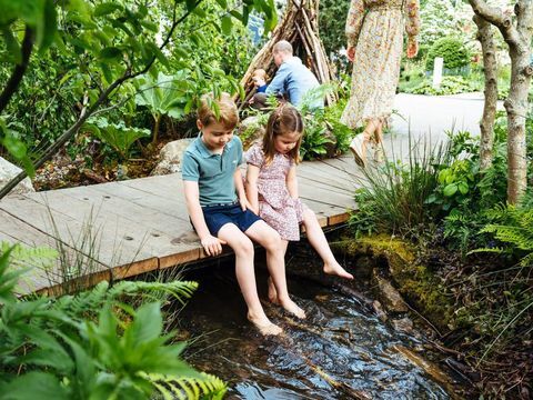 Kate Middleton gir prins George, prinsesse Charlotte og prins Louise privat omvisning i Back to Nature garden