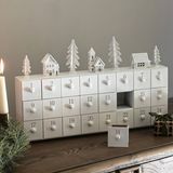 Hvit trelandsby adventskalender