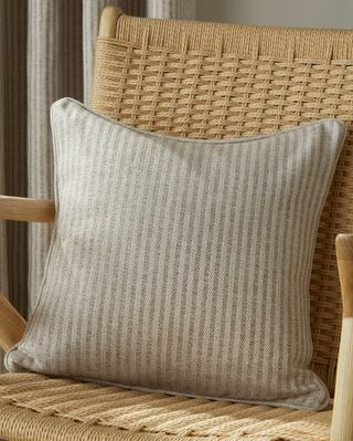 Churchgate Herringbone Natural Pute