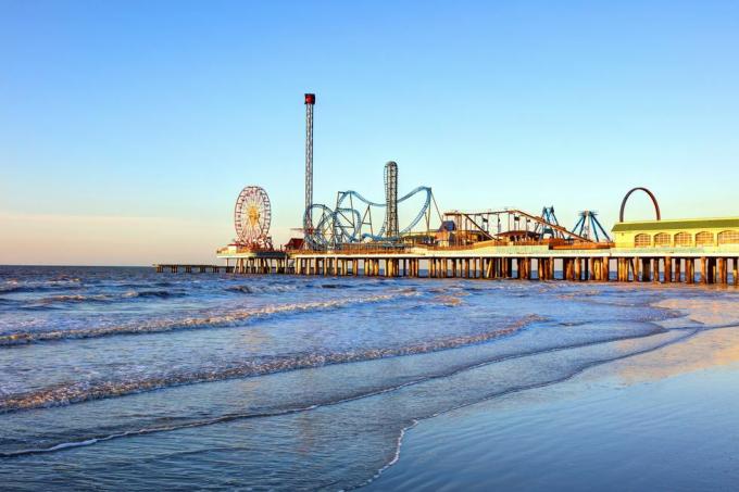 galveston island historic pleasure pier er en pleasure pier i galveston, texas, usa