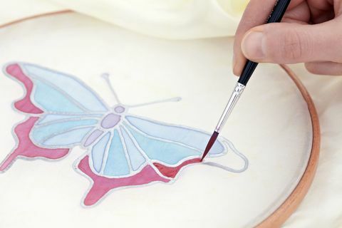 Å male en sommerfugl