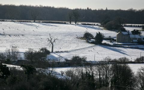 Snø dekker felt 28. desember 2017 i nærheten av Cirencester, 