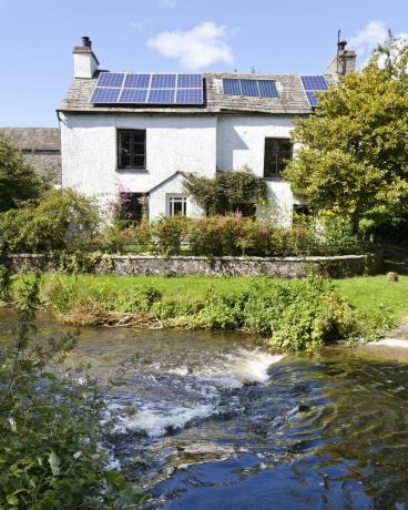 solcellepaneler på en hytte ved stainton, cumbria