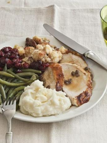 smørstekt kalkun med saus av maisebrød og potetmos