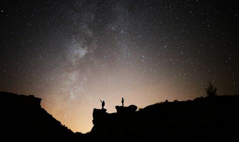 manisa, kalkun 21. oktober perseid meteorer kalt som orinoid strek over himmelen over kula by manisa, kalkun 21. oktober 2017 foto av soner kilincanadolu agencygetty images