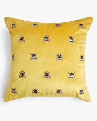 Velvet Bee Pute