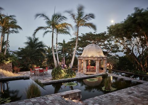 Utendørs uteplass på Nevis-baserte Golden Rock Inn 