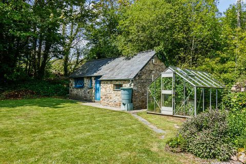 Stone Hall - Welsh Hook - Pembrokeshire - hytte - On the Market