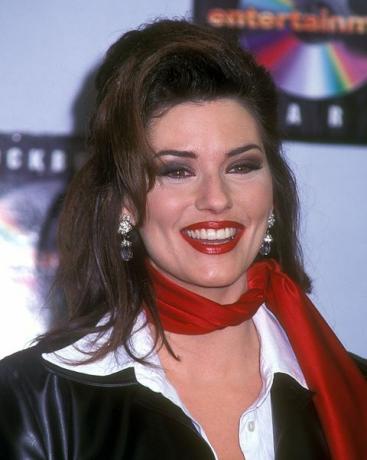 filbilde av shania twain ved blockbuster-utdelingen i los angeles i 1996 foto av barry kingwireimage