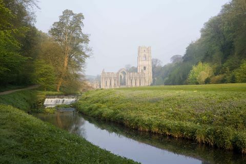 Fountain Abbey på en vårmorgen © National Trust Images Andrew Butler