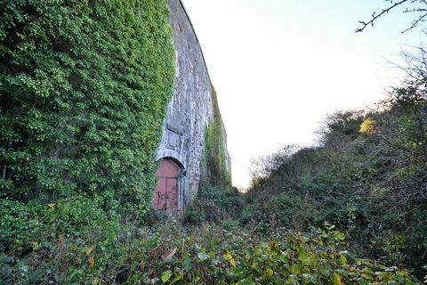 160 år gammelt fort til salgs i wales