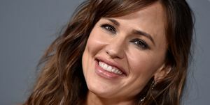 west hollywood, california 13. november jennifer garner deltar på baby2baby 10 års galla presentert av paul mitchell på pacific design center 13. november 2021 i west hollywood, california foto av axellebauer griffinfilmmagic