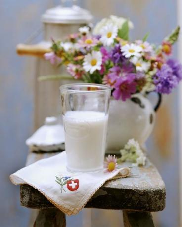 melk og blomster