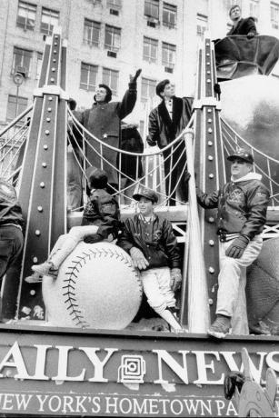 nye barn på blokken på daglige nyheter flyter i Macy's parade i 1981