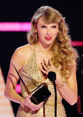 taylor swift ved 2022 American Music Awards