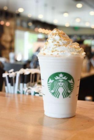 Starbucks lanserer 6 sinnssyke nye frappuccino-smaker