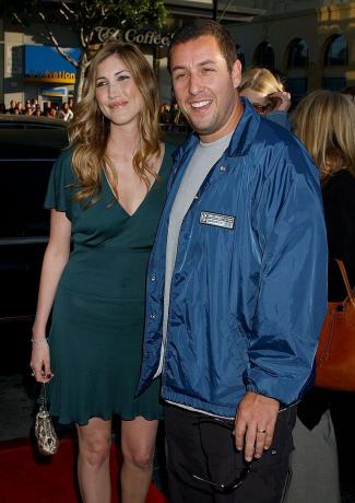 adam sandler og kona jackie på Graumans kinesiske teater i hollywood, california foto av gregg deguirewireimage