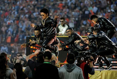 santa clara, ca. februar 07 bruno mars opptrådte under pauseshowet i Pepsi Super Bowl 50 på Levis stadion den 7. februar 2016 i santa clara, california foto med fokus på sportgetty-bilder