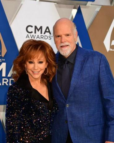 the 54th annual cma awards the 54th annual cma awards, arrangert av reba mcentire og darius rucker sendt fra nashvilles musikk sentrum, onsdag 11. november 800 kl. 11.00 est, på abc abc via getty Bilder. reba mcentire, rex linn