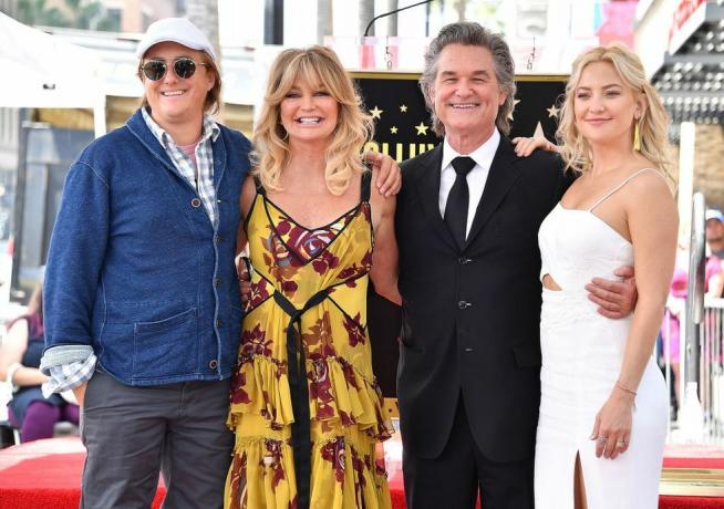 hollywood, ca mai 04 boston russell, honorees goldie hawn, kurt russell og skuespilleren kate hudson hedret med dobbel stjerneseremoni på Hollywood Walk of Fameon 4. mai 2017 i hollywood, california, foto av steve granitzwirebilde