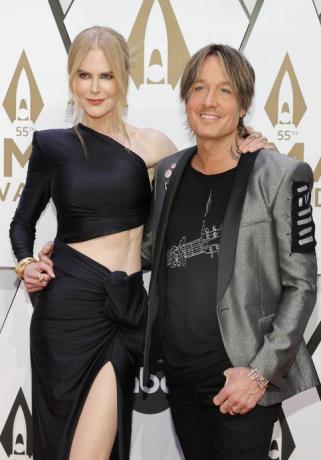 nashville, tennessee 10. november nicole kidman og keith urban deltar på den 55. årlige countrymusikken Association Awards på Bridgestone arena 10. november 2021 i Nashville, Tennessee, bilde av Jason kempingetty bilder