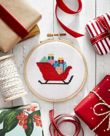 Desember Cross Stitch Sleigh