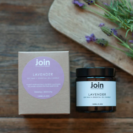 Bli med Lavender Luxury Scented Soy Wax + Essential Oil Candle