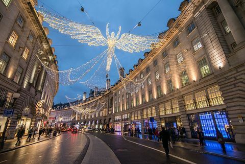 Oxford Streets julelys har gått opp, 11 uker før den store dagen