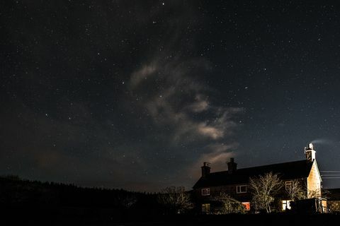 Highland hytte om natten