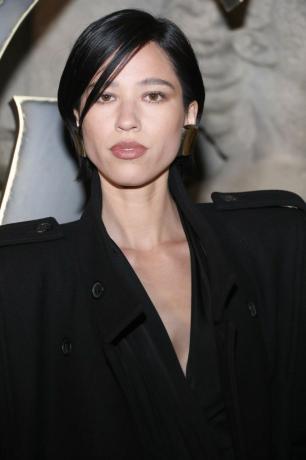 paris, frankrike 28. februar redaksjonell bruk kun for ikke-redaksjonell bruk vennligst søk godkjenning fra motehuset kelsey asbille chow attends the saint laurent dameklær høst vinter 2023 2024 show som en del av paris moteuke 28. februar 2023 i paris, frankrike foto av pascal le segretaingetty Bilder