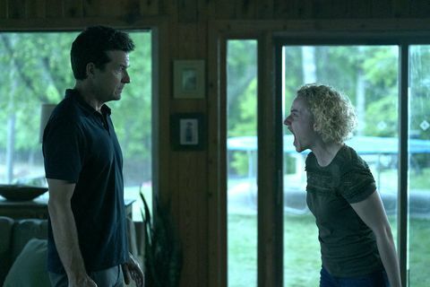 ozark l til r jason bateman som martin 'marty' byrde, julia garner som ruth langmore i episode 407 av ozark cr steve dietlnetflix © 2021