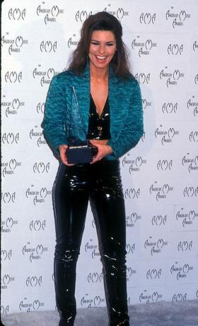 filbilde av shania twain ved American Music Awards i los angeles i 1996 foto av barry kingwireimage