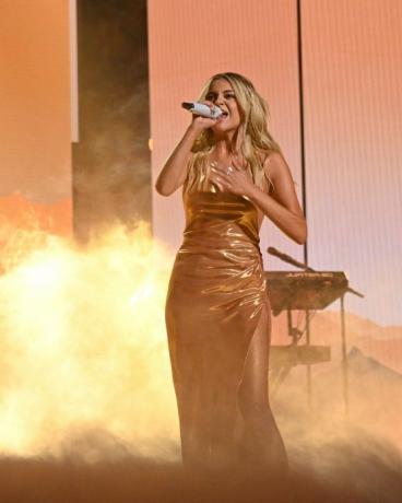 Nashville, Tennessee 28. september 2023 Peoples Choice Country Awards avbildet l r Kelsea ballerini opptrer på scenen i løpet av 2023 Peoples Choice Country Awards holdt på Grand Ole Opry House den 28. september 2023 i Nashville, Tennessee, bilde av Katherine bomboynbc via Getty Bilder