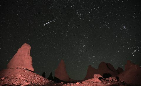 trona, California, august 02, utsikt, av, meteoritt, streking, over, trona, høydepunkter, nær, death valley, ca, under, årlig, perseid, meteor showers, 2. august, 2019, foto, av, bob riha jr, getty images