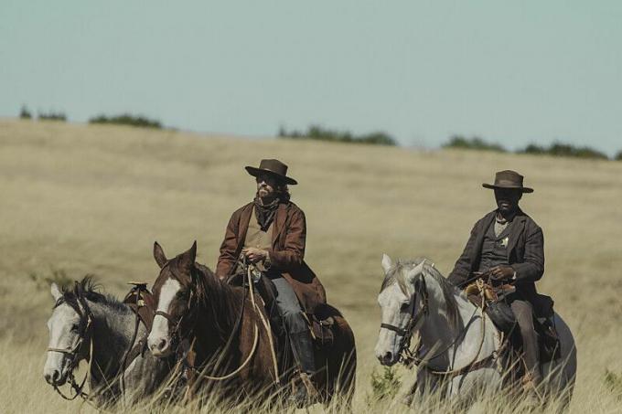 garrett hedlund som garrett montgomery og david oyelowo som bass reeves i lawmen bass reeves, episode 3, sesong 1, streaming på paramount, 2023 fotokreditt emerson millerparamount