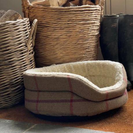 Håndlaget Tweed Snuggle Dog Bed - Fleeceforet og fullt vaskbar