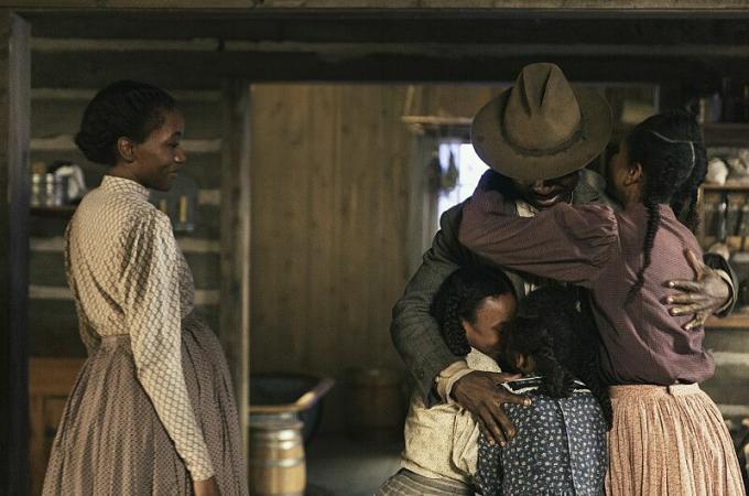 david oyelowo som bass reeves og lauren e banks som jennie reeves i lawmen bass reeves, episode 2, sesong 1, streaming på paramount, 2023 fotokreditt emerson millerparamount